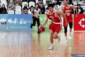 聽(tīng)說(shuō)名字改過(guò)了？U18男籃李沂澤VS澳大利6記三分+戰(zhàn)斧隔扣